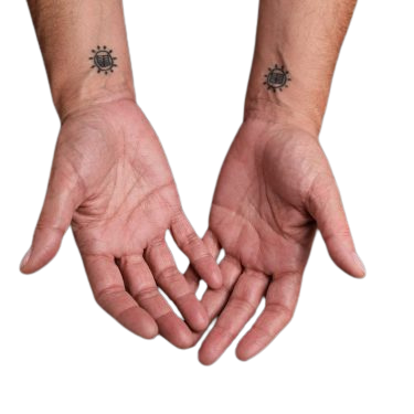 Manos de Laura canalizando energía Reiki con sensibilidad y presencia